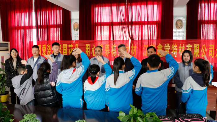 南街小學(xué)-敬禮合照.jpg